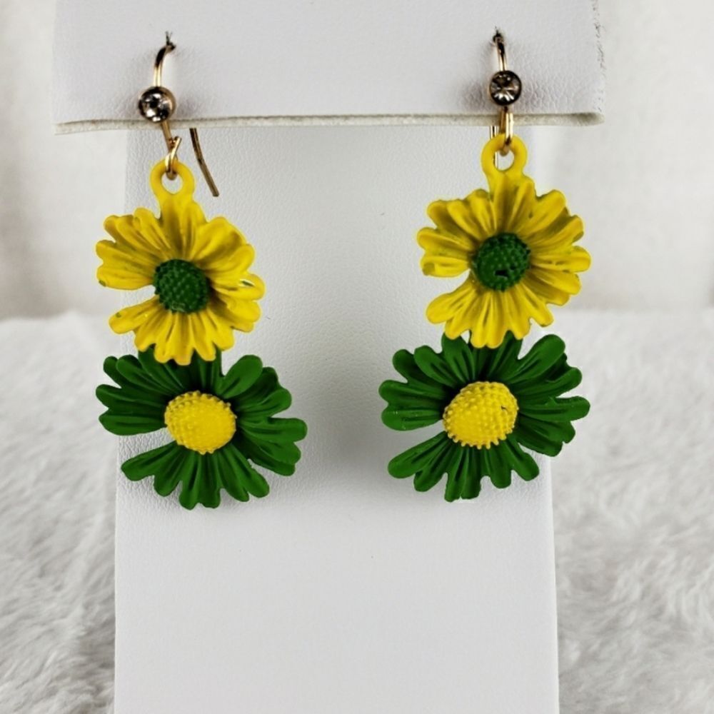 Daisy Drop Tiered Earrings